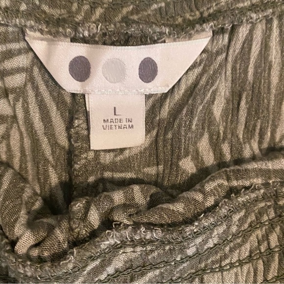 Three Dots Leaf Print Shorts Sage Green Sz Large - Picture 2 of 8